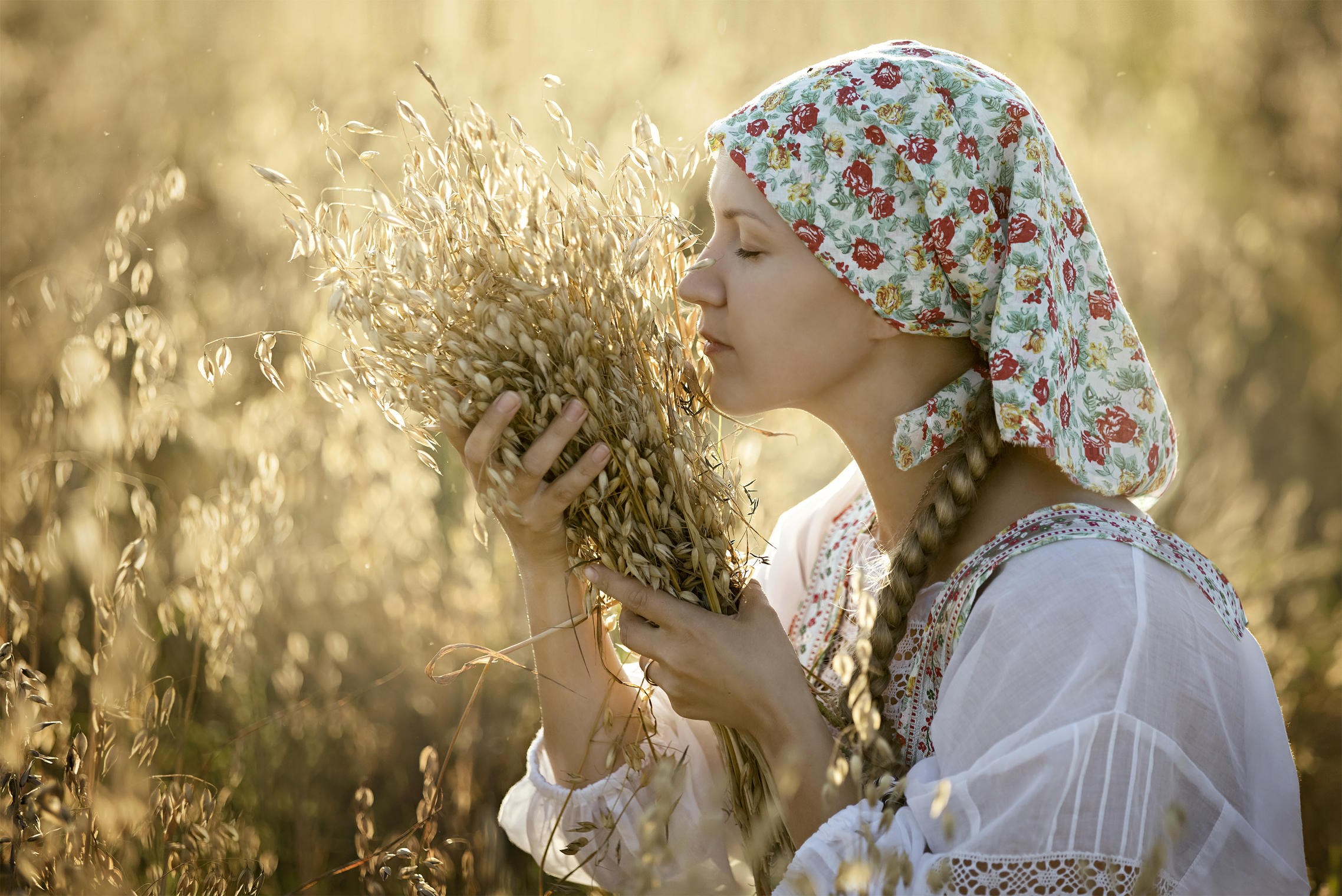 Photo Women in Slavic costumes in Rajkot