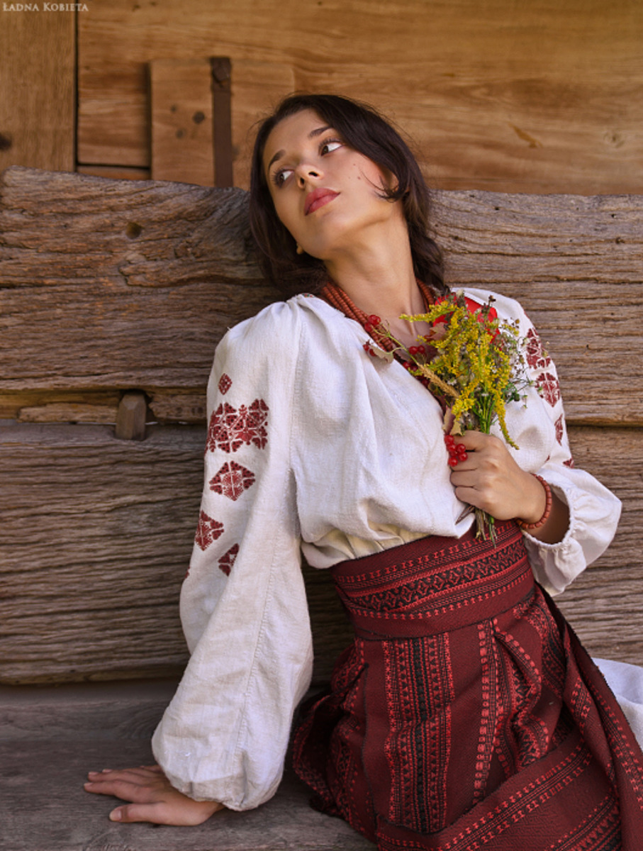 Girls in Slavic costumes in Rajkot