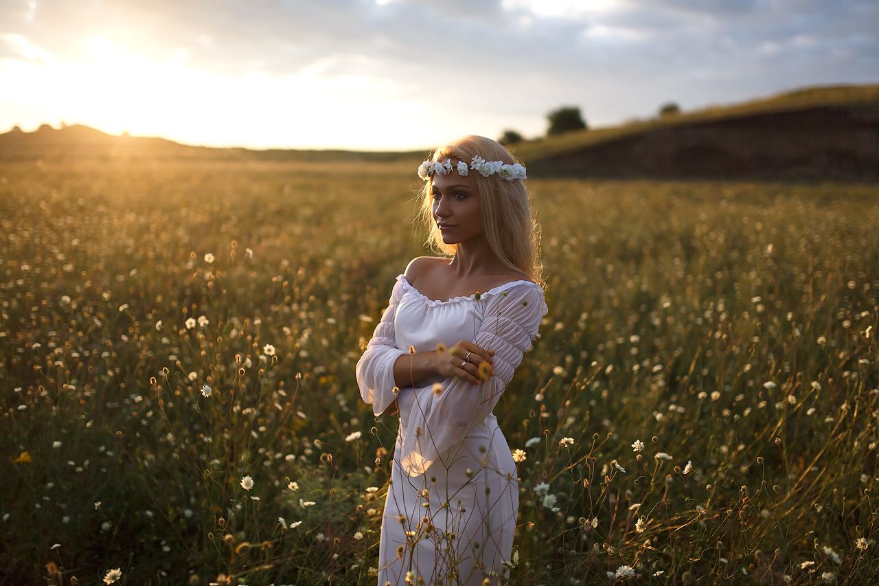 Girls in Slavic costumes in Rajkot