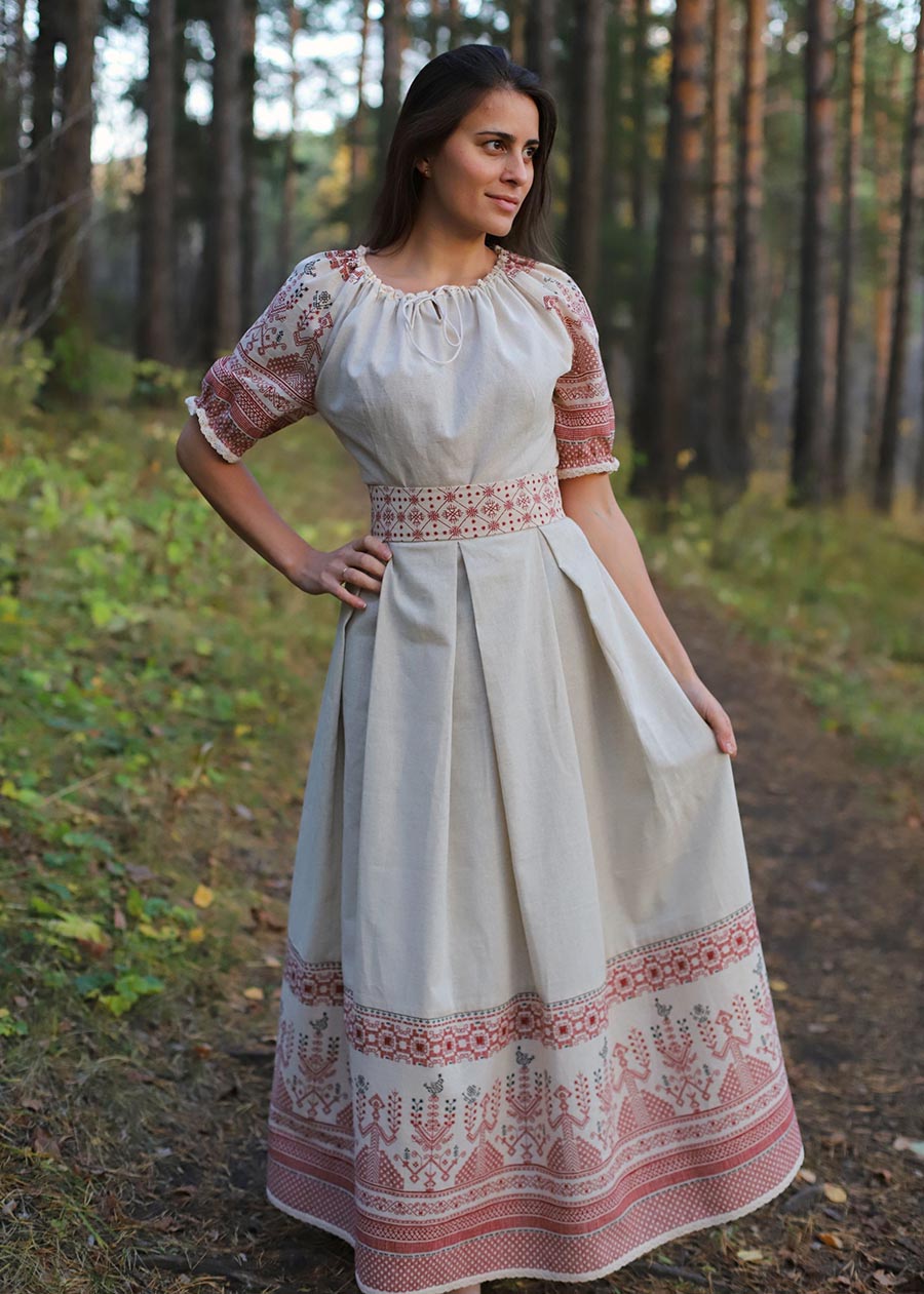 Girls in Slavic costumes in Rajkot