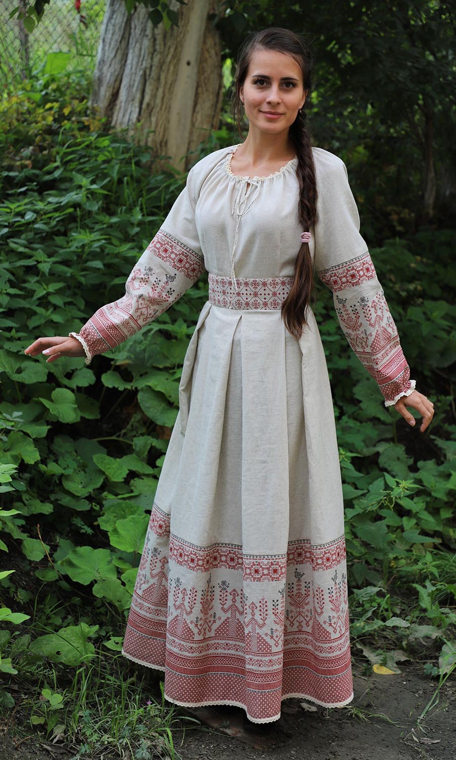 Girls in Slavic costumes in Rajkot