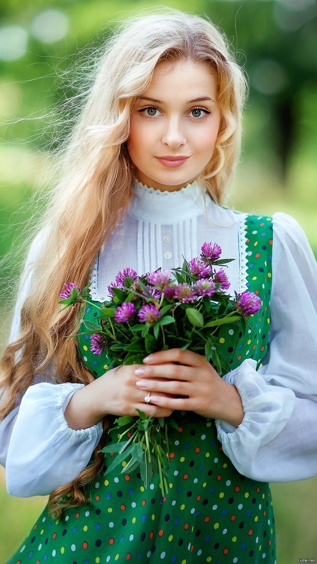 Girls in Slavic costumes in Rajkot