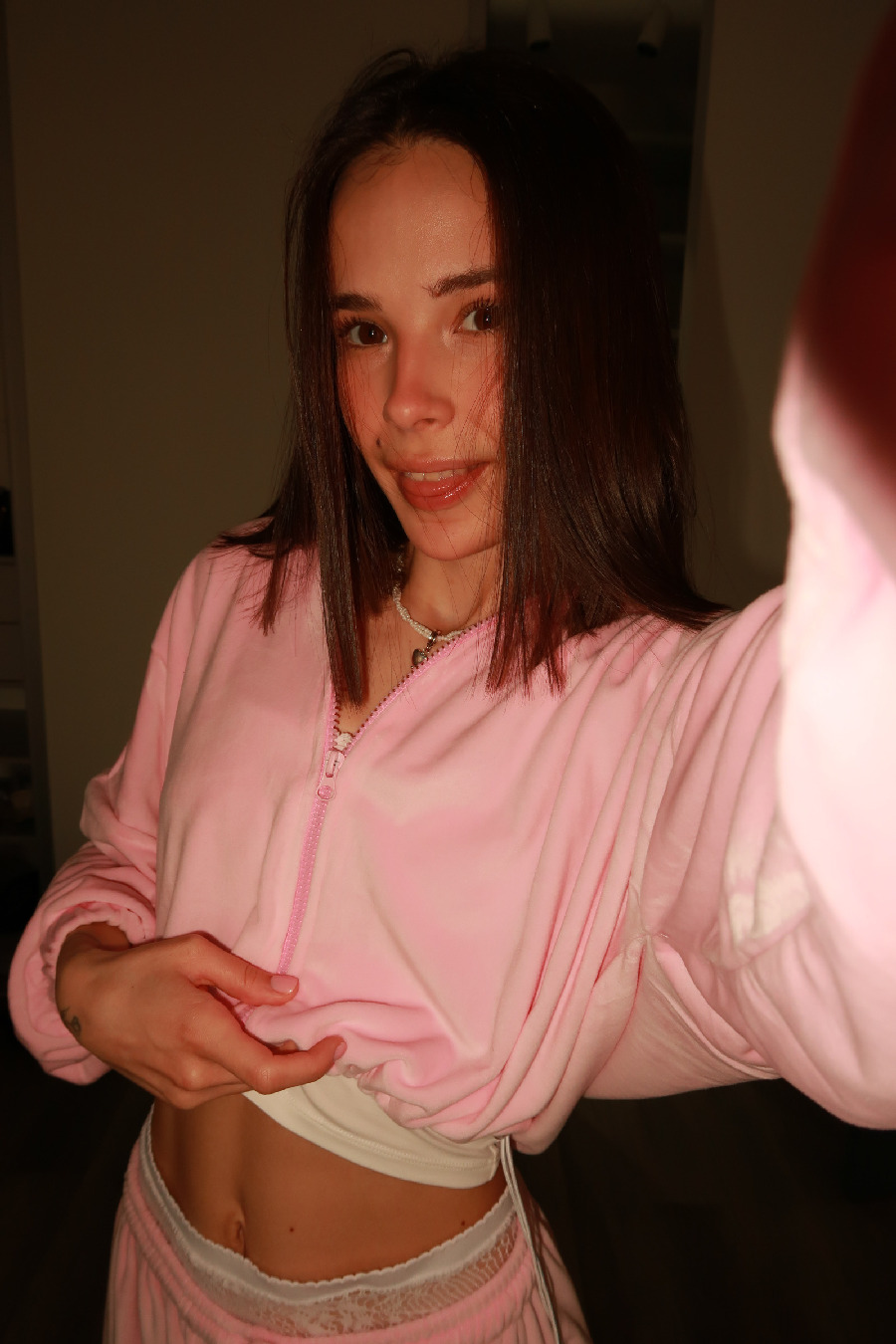 Tina brings the glow — live moments in Rajkot